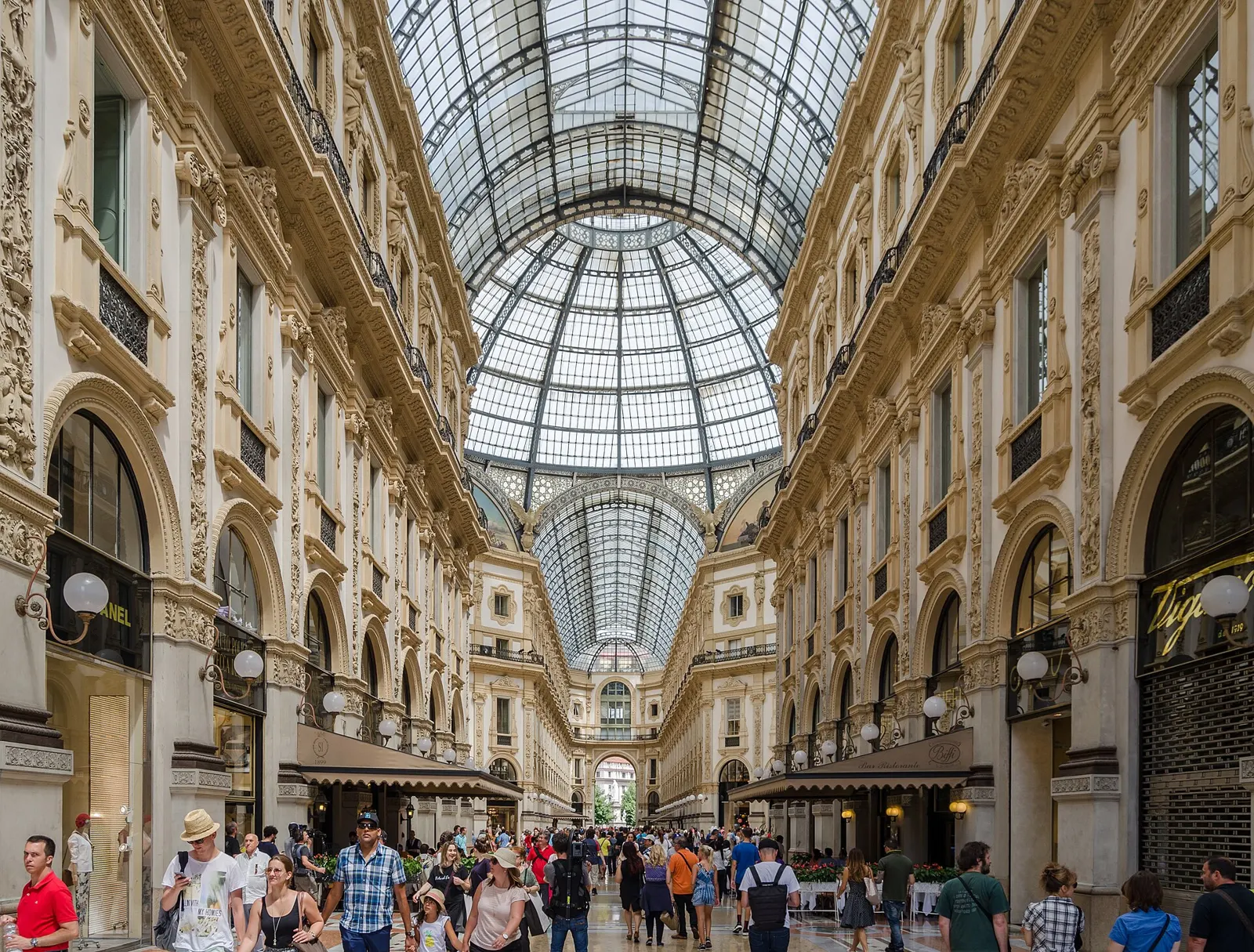 Vogue World: Milano’ya ev sahipliği yapan Galleria Vittorio Emanuele II.