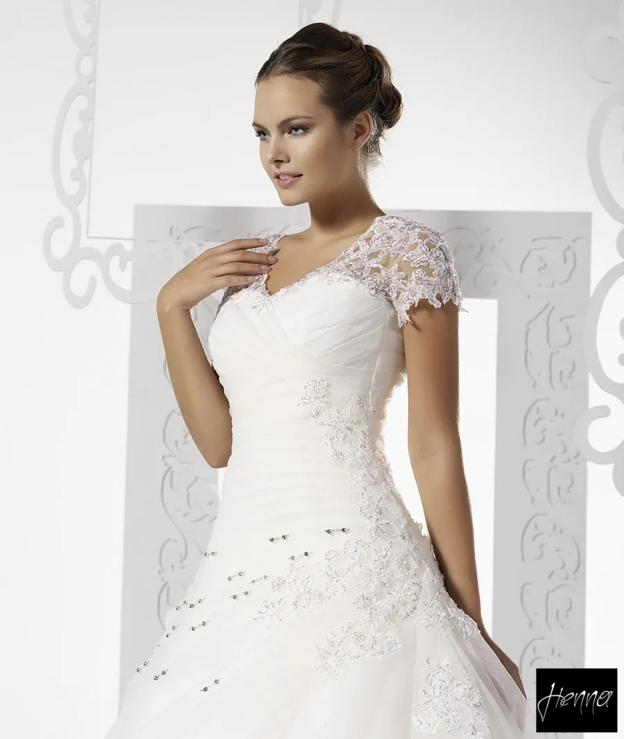 Colecția Henna Wedding Dresses — ținuta 3