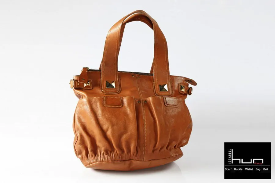 Colección HUN Leather Accessories — look 3