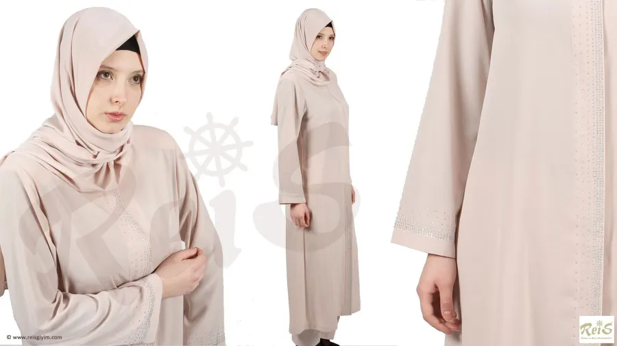 Reis Clothing and Pilgrimage Supplies 2014 collection — look 1