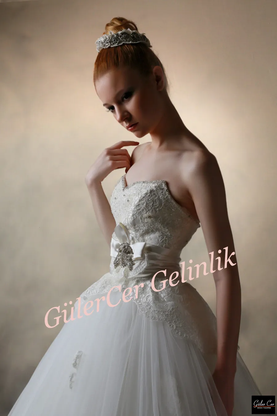 مجموعة Guler Cer Wedding Dress — إطلالة 3