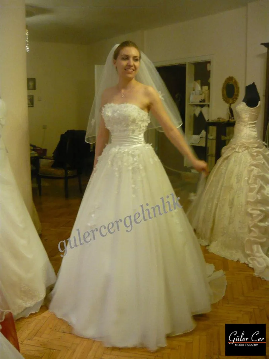 Colecția Guler Cer Wedding Dress — ținuta 1