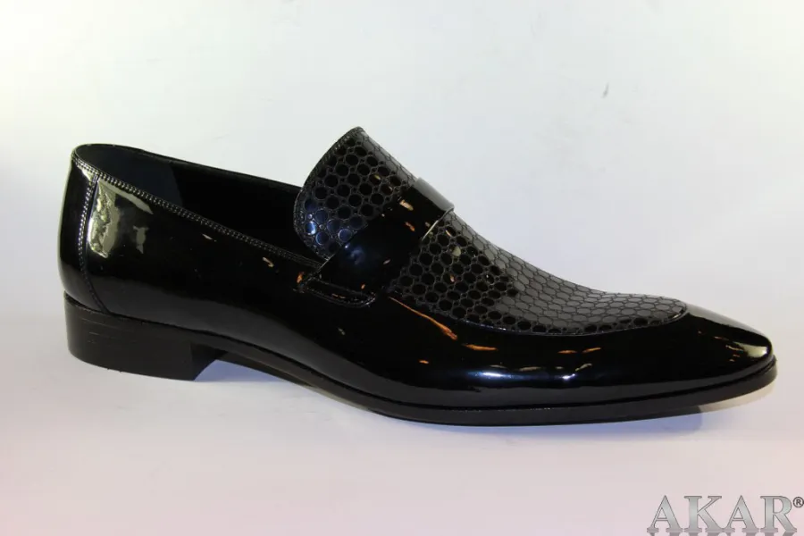 Akar Leather Shoes Ltd. 2017 collection — look 1