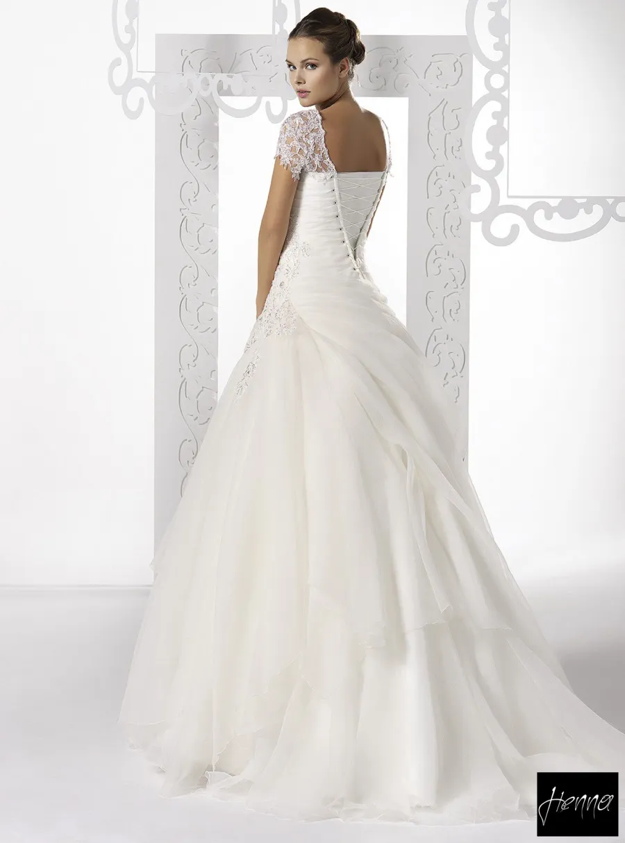 Colecția Henna Wedding Dresses — ținuta 1
