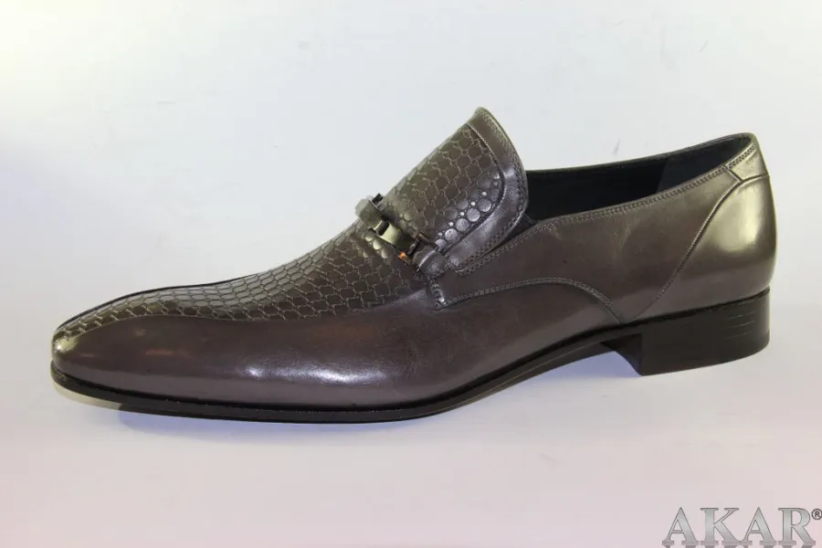 Akar Leather Shoes Ltd. 2017 collection — look 2