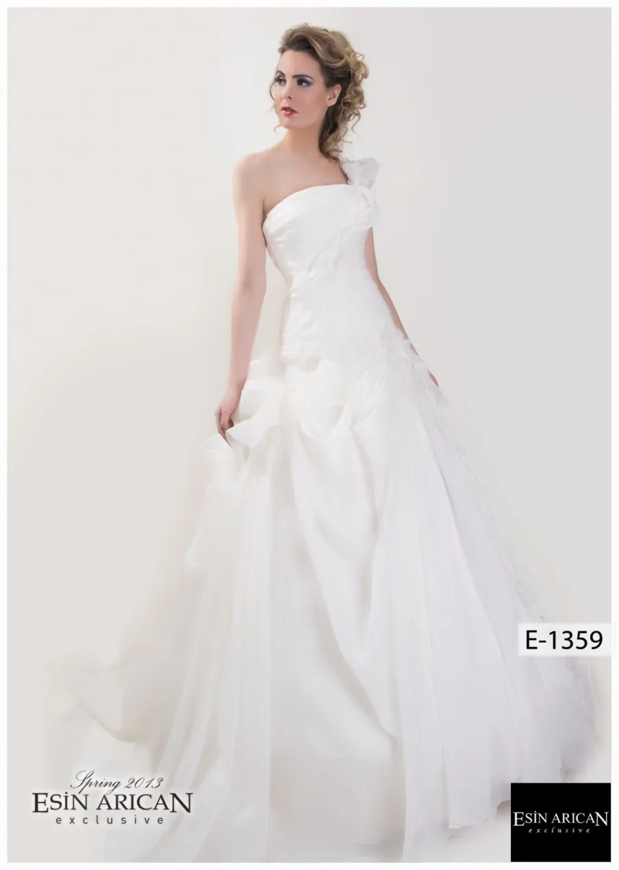 Esin Arıcan Haute Couture and Bridal 2014 collection — look 1