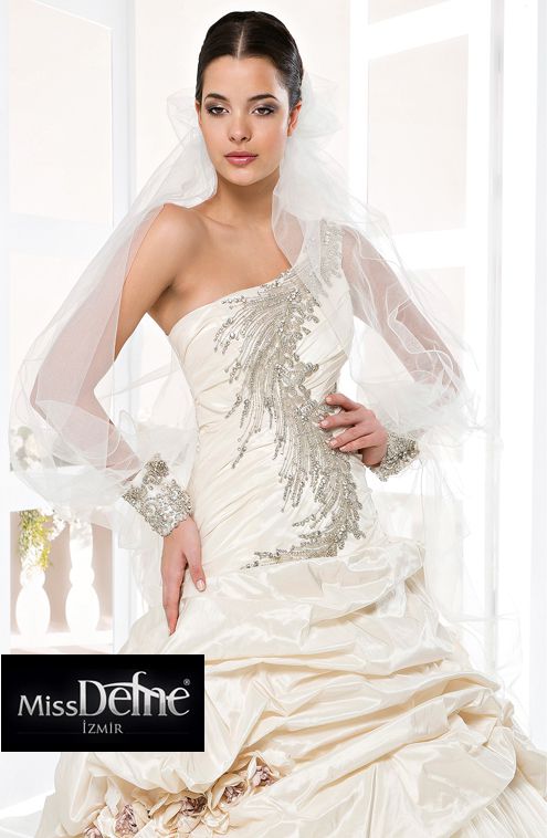 Miss Defne collection