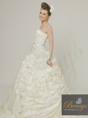 Colecția Benays Bridal Wedding Dresses — ținuta 2