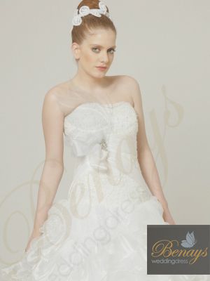 Colecția Benays Bridal Wedding Dresses — ținuta 3