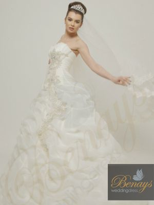 Colecția Benays Bridal Wedding Dresses — ținuta 2