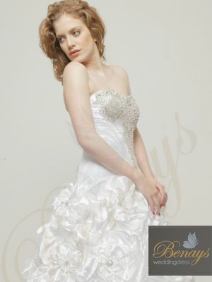 Colecția Benays Bridal Wedding Dresses — ținuta 3