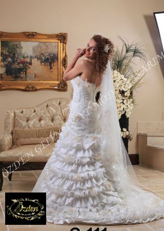 مجموعة Ozden Bridal Fashion — إطلالة 3