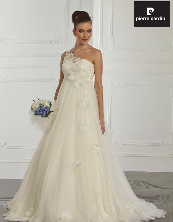 مجموعة Pierre Cardin Bridal Dresses — إطلالة 1