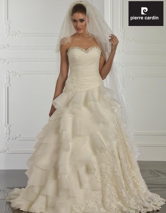 مجموعة Pierre Cardin Bridal Dresses — إطلالة 1