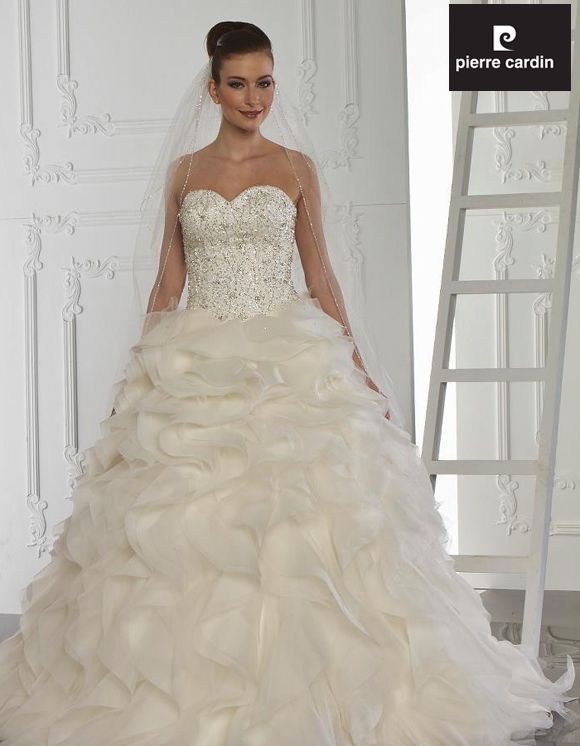 مجموعة Pierre Cardin Bridal Dresses — إطلالة 3