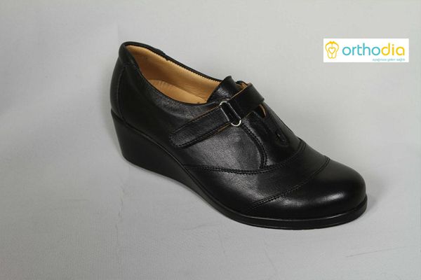 Collection Orthodia Special Shoes Center — look 1