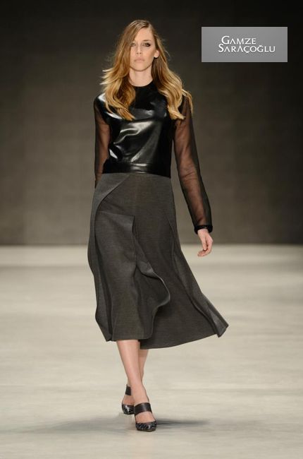 مجموعة GAMZE SARACOGLU | Gamze Fashion Fall/Winter — إطلالة 2