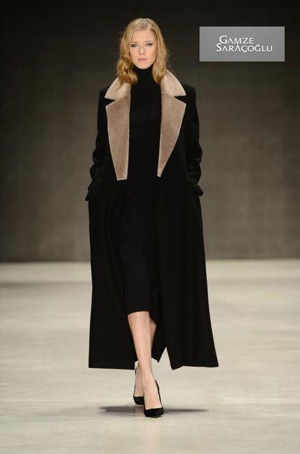 مجموعة GAMZE SARACOGLU | Gamze Fashion Fall/Winter — إطلالة 2
