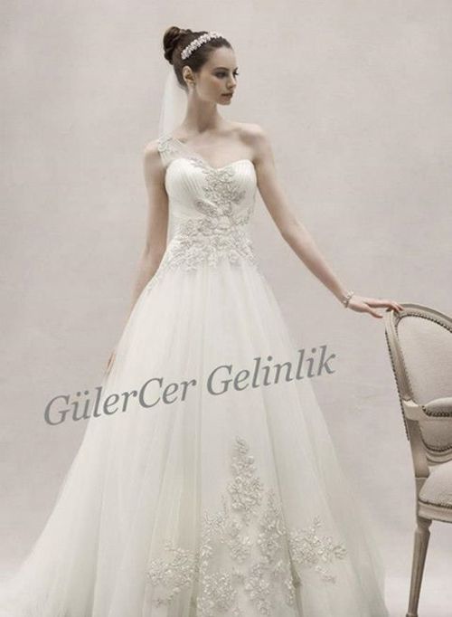 Colecția Guler Cer Wedding Dress — ținuta 3