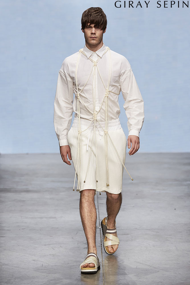 Colecția Giray Sepin Textile Spring/Summer — ținuta 1