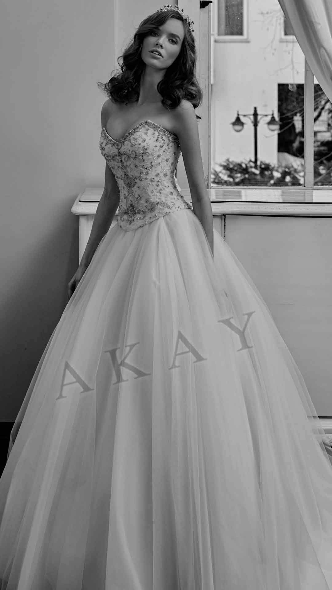 Akay Wedding Dresses koleksiyonu