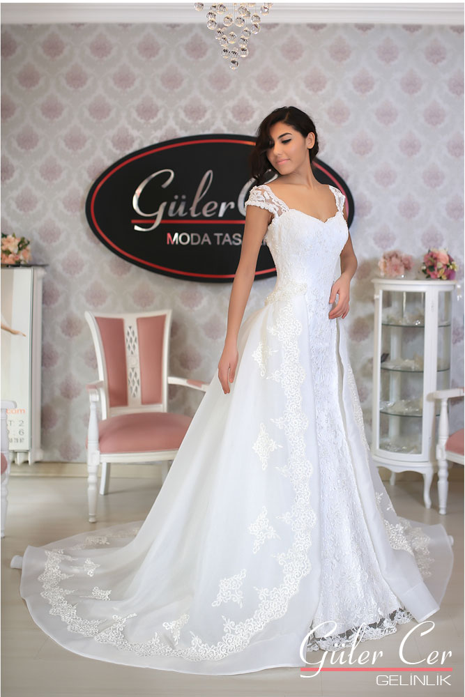 Colecția Guler Cer Wedding Dress — ținuta 3