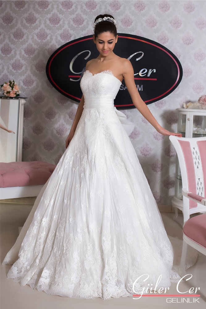 Colecția Guler Cer Wedding Dress — ținuta 2