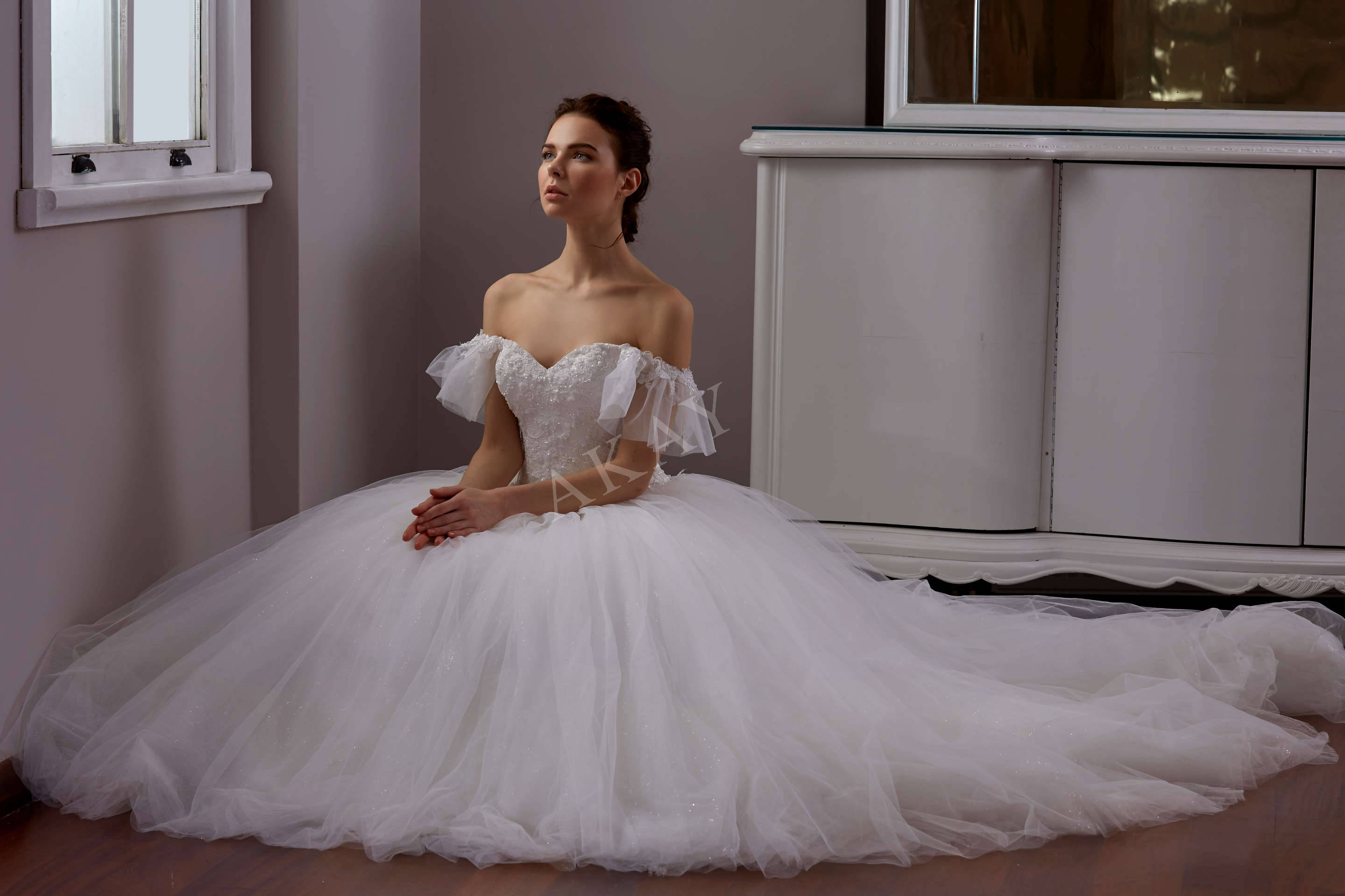 Akay Wedding Dresses koleksiyonu