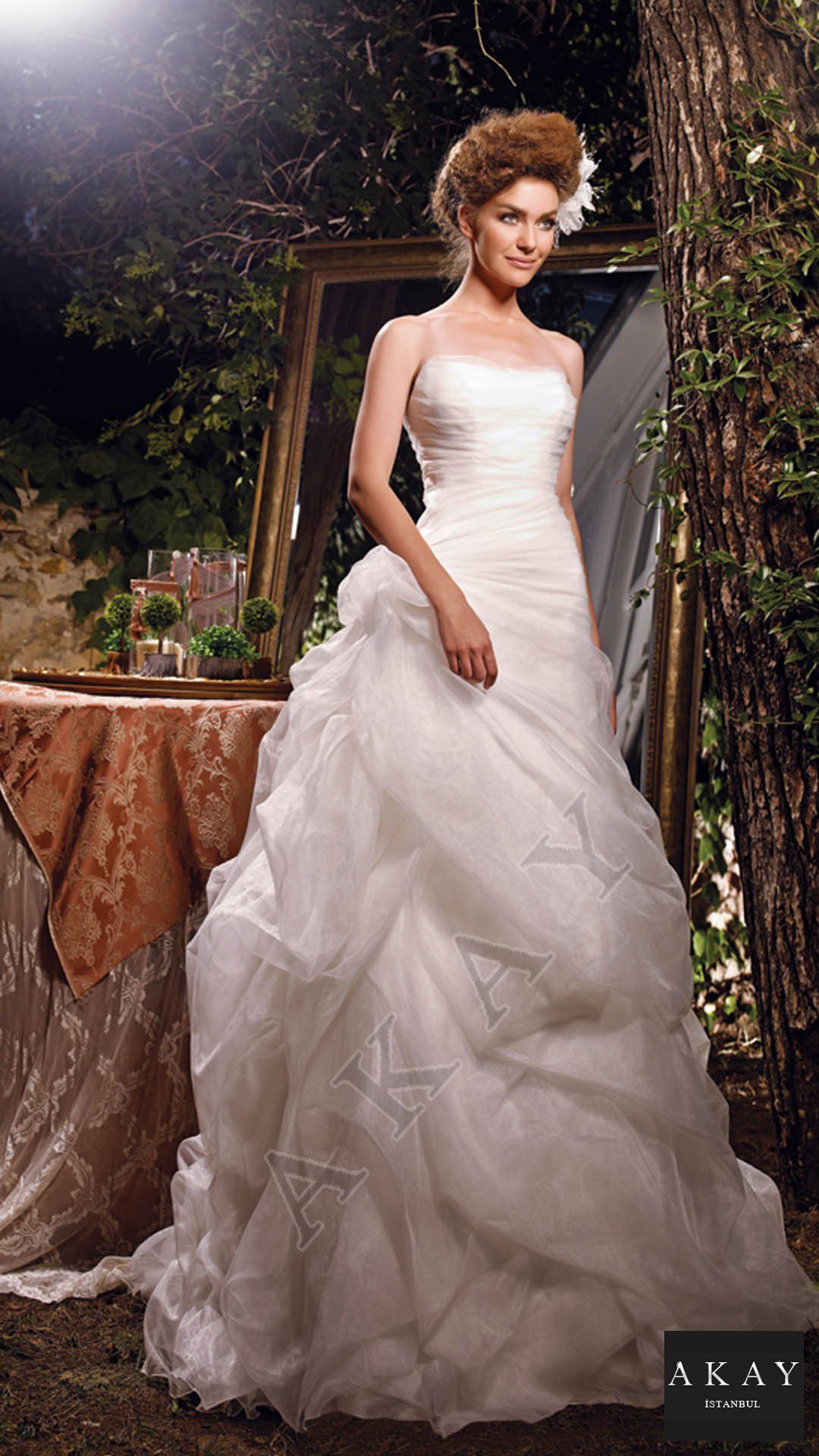 Akay Wedding Dresses koleksiyonu