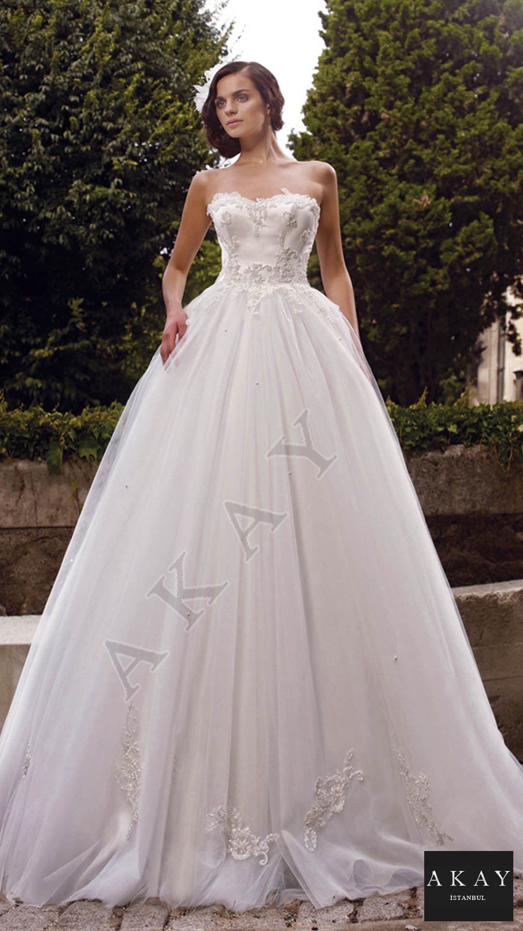 Akay Wedding Dresses koleksiyonu