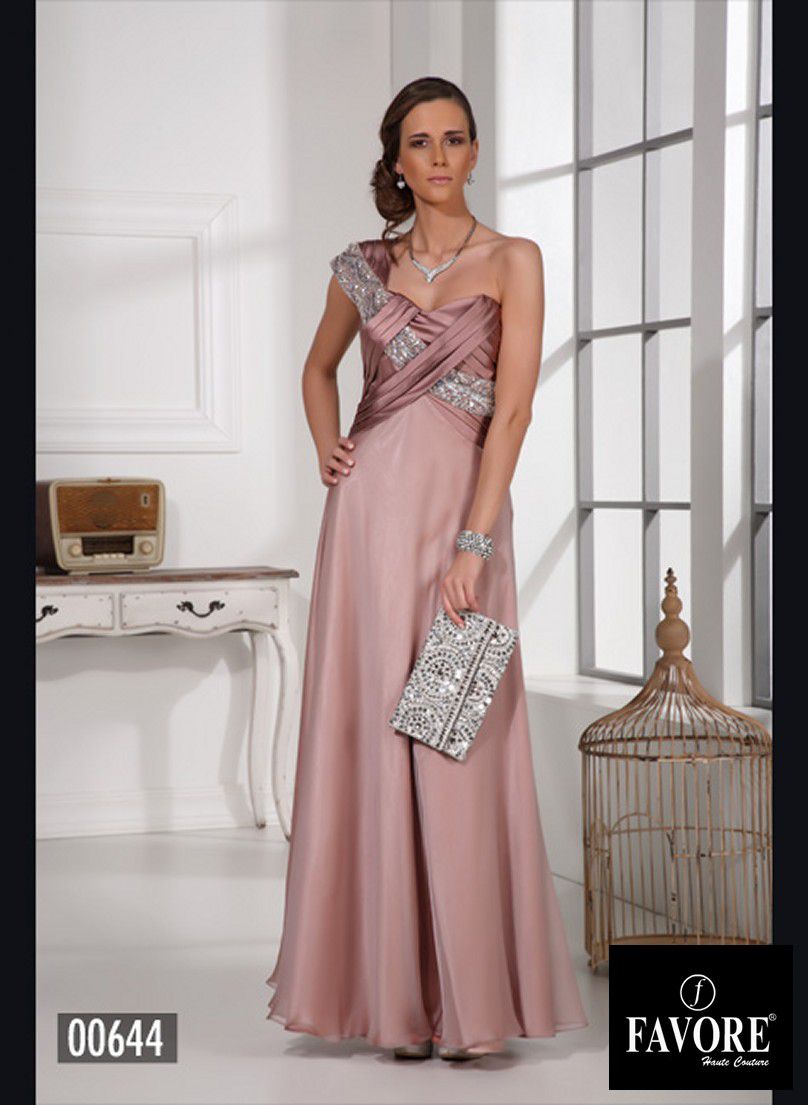 Colecția Favore Еvening Dresses — ținuta 1