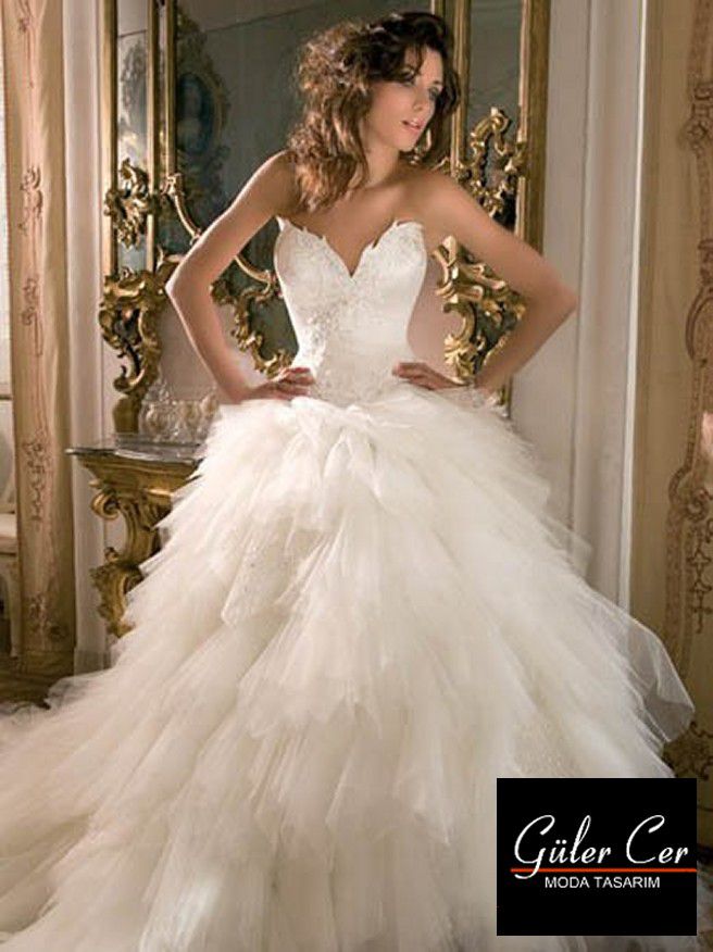 Colecția Guler Cer Wedding Dress — ținuta 2