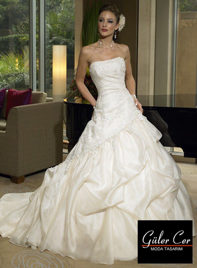Colecția Guler Cer Wedding Dress — ținuta 3