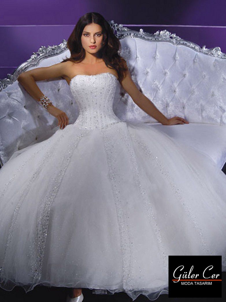 Colecția Guler Cer Wedding Dress — ținuta 1