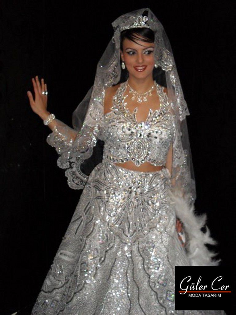 Colecția Guler Cer Wedding Dress — ținuta 2