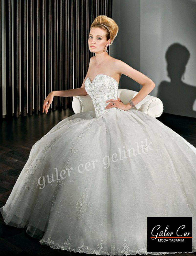 Colecția Guler Cer Wedding Dress — ținuta 3